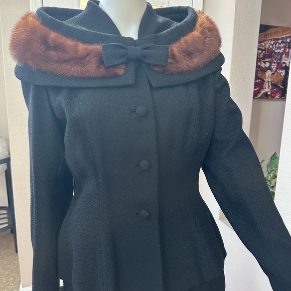 Vintage black Lilli Ann Paris San Francisco fur collar suit. Mob wife. Old money - Picture 2 of 13